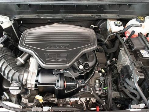 Used 2023 Cadillac XT6 Sport w/ Technology Package AWD/4WD image 3
