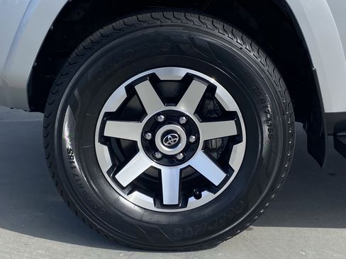 Certified 2024 Toyota 4Runner TRD Off-Road image 8