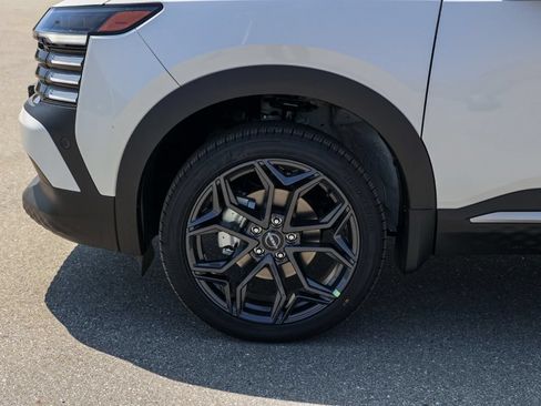 New 2026 Nissan Kicks SR FWD image 11