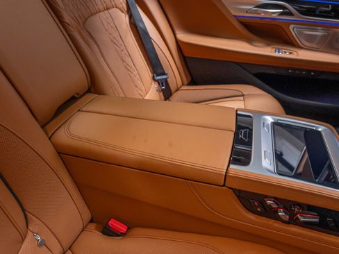 Used 2022 BMW ALPINA B7 xDrive AWD/4WD image 63