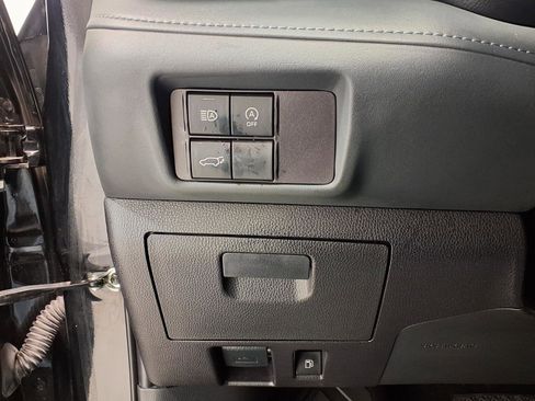 Used 2023 Toyota Highlander XLE image 24