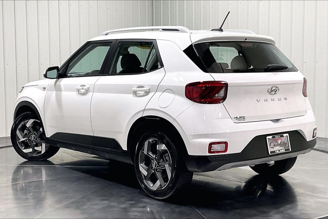 Used 2025 Hyundai Venue SEL FWD image 12