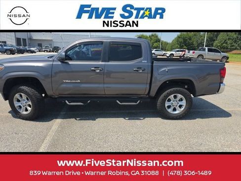 Used 2020 Toyota Tacoma SR5 RWD image 3