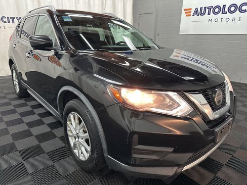 Used 2018 Nissan Rogue SV w/ Premium Package image 2