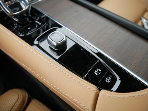 Certified 2024 Volvo V90 B6 Cross Country Ultimate w/ Protection Package Premier image 18