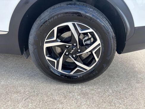 Used 2025 Kia Sportage LX image 29