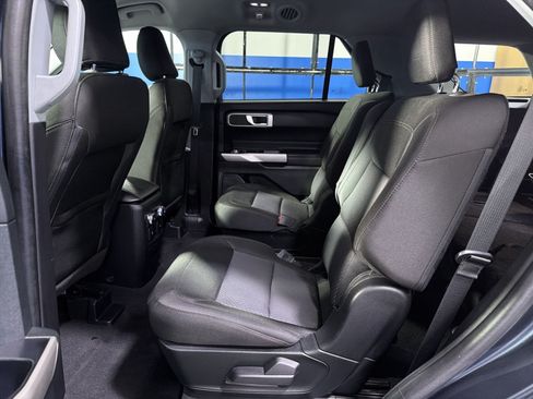 Used 2022 Ford Explorer XLT AWD/4WD image 28