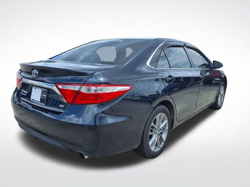 Used 2017 Toyota Camry SE w/ Moonroof Package FWD image 17