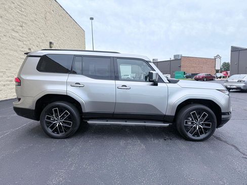 Used 2025 Lexus GX 550 w/ Accessory Package (2T) AWD/4WD image 6