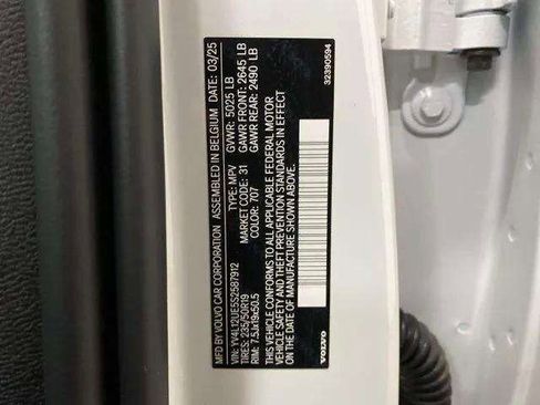 Used 2025 Volvo XC40 B5 Plus image 89