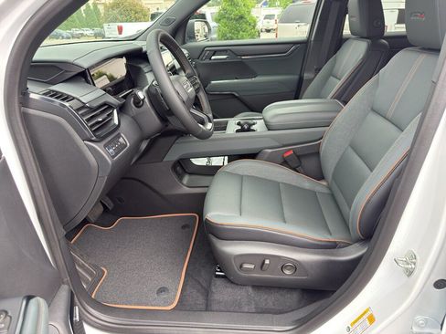 Used 2026 GMC Acadia AT4 w/ Luxury Package AWD/4WD image 8