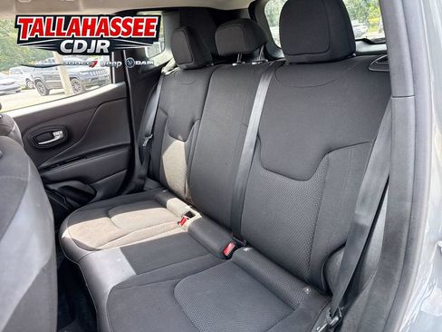 Used 2020 Jeep Renegade Altitude FWD image 24