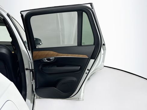 Used 2024 Volvo XC90 B5 Plus AWD/4WD image 33