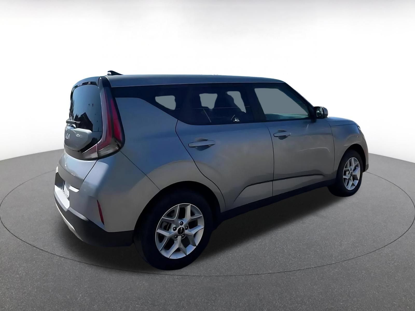 Used 2025 Kia Soul LX w/ LX Technology Package FWD image 14