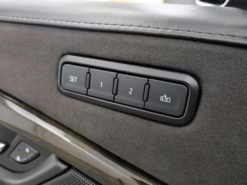 Used 2020 Cadillac Escalade Platinum AWD/4WD image 14