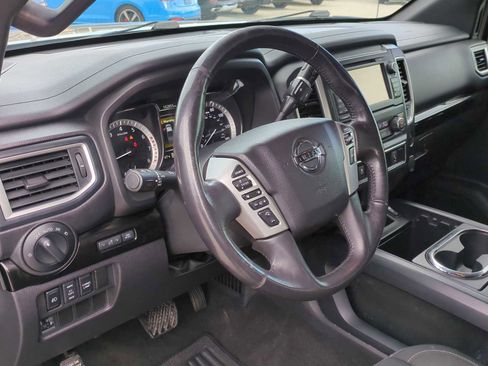 Used 2018 Nissan Titan SV w/ SV Convenience Package image 10