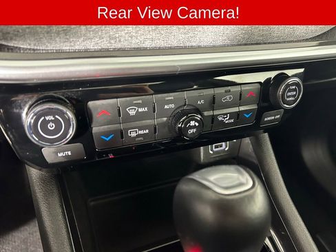 Used 2025 Jeep Compass Latitude w/ Sun & Sound Group image 10