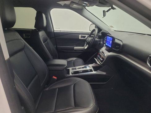 Used 2024 Ford Explorer XLT w/ Equipment Group 202A RWD image 21