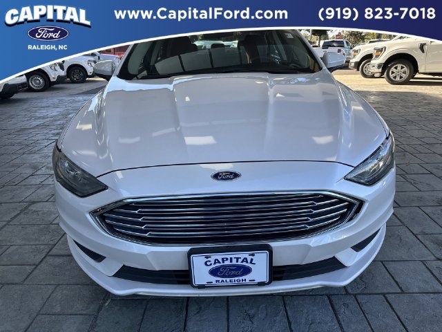 Certified 2018 Ford Fusion SE w/ Fusion SE Technology Package FWD image 10