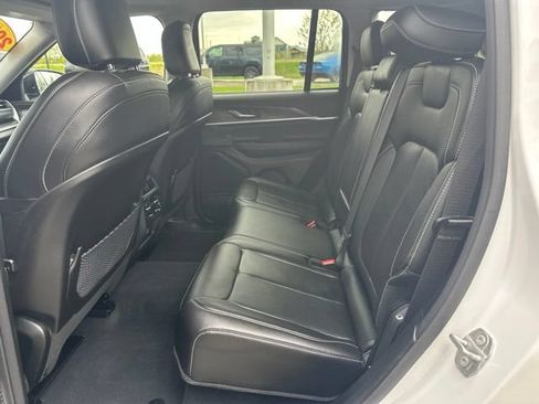 Used 2023 Jeep Grand Cherokee Limited AWD/4WD image 25
