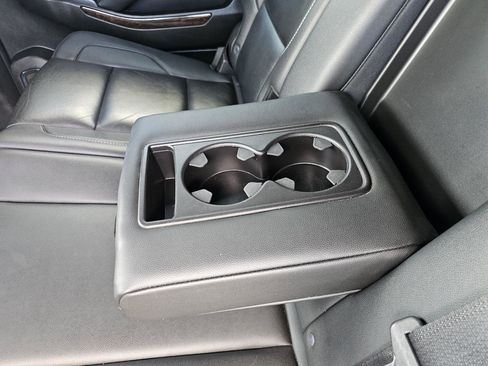 Used 2019 Chevrolet Suburban LT AWD/4WD image 46