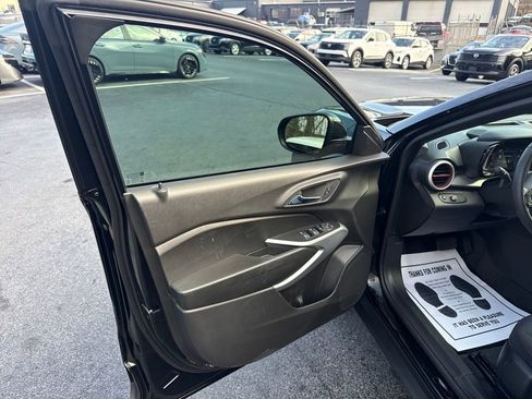 Used 2025 Chevrolet Trax RS w/ Driver Confidence Package image 10