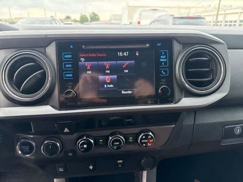 Used 2016 Toyota Tacoma TRD Sport w/ Exterior Package AWD/4WD image 17