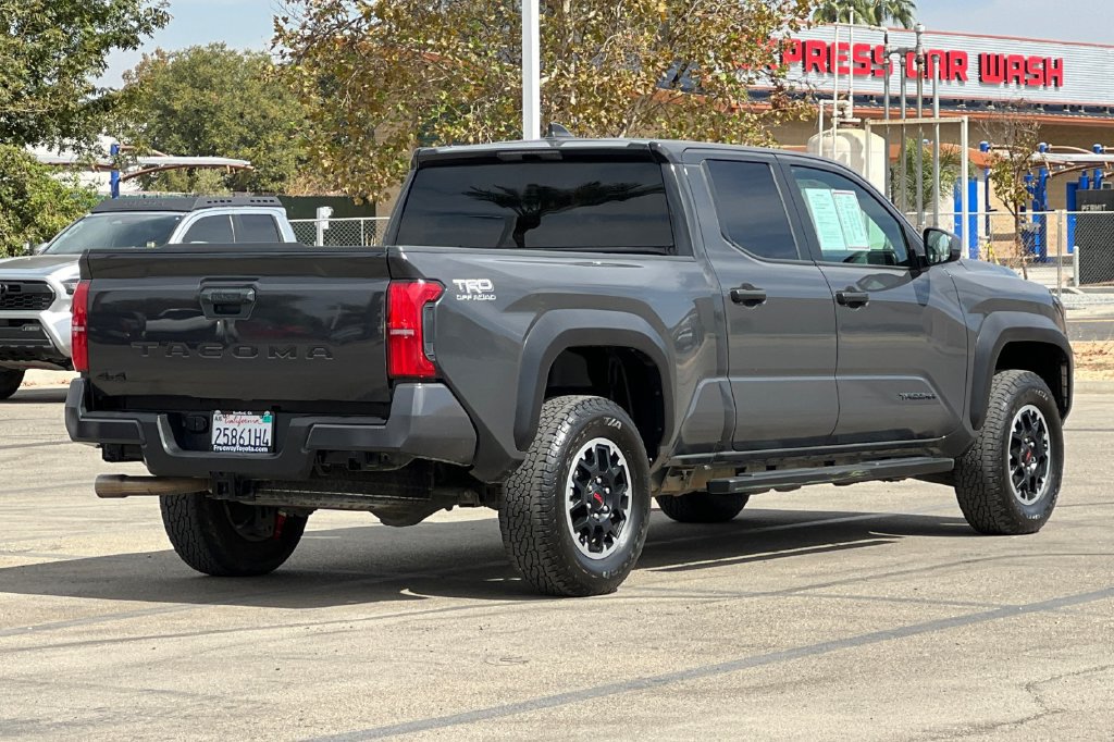 Certified 2025 Toyota Tacoma TRD Off-Road AWD/4WD image 5