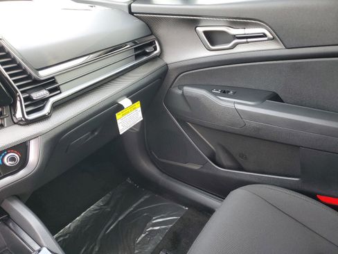 Certified 2025 Kia Sportage LX AWD/4WD image 14