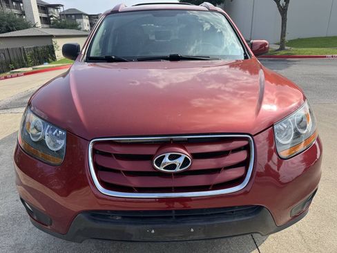 Used 2010 Hyundai Santa Fe SE FWD image 2