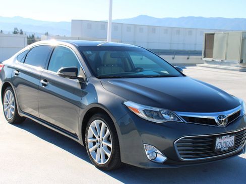 Used 2013 Toyota Avalon Limited image 2