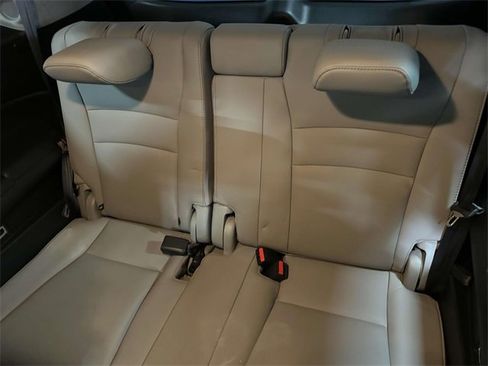 Certified 2022 Honda Pilot Touring image 16