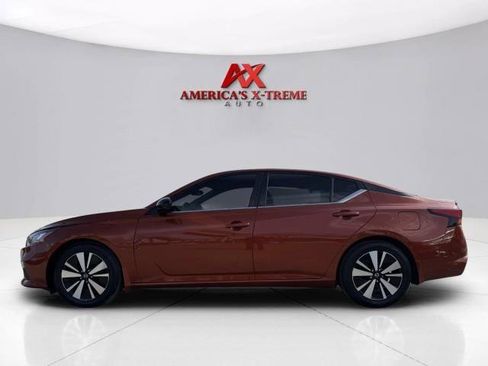Used 2020 Nissan Altima 2.5 SR FWD image 2