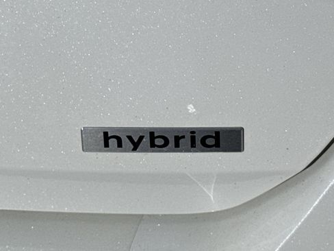 Used 2024 Hyundai Elantra Limited image 8