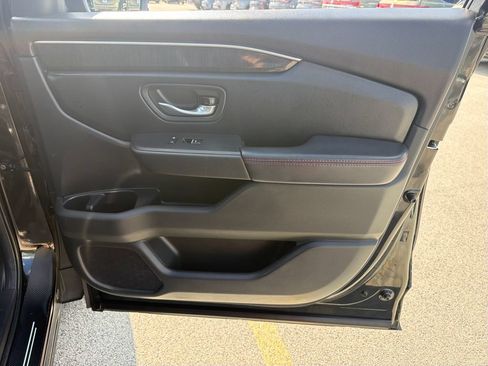 Used 2025 Honda Pilot Black Edition image 29