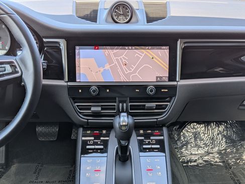 Certified 2024 Porsche Macan AWD/4WD image 20
