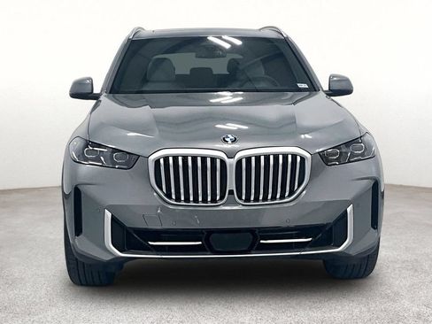 Used 2026 BMW X5 sDrive40i w/ Executive Package RWD image 3