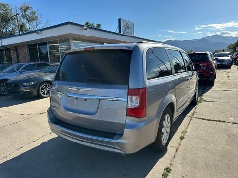 Used 2014 Chrysler Town & Country Touring FWD image 7
