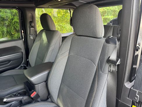 Used 2025 Jeep Wrangler Sport AWD/4WD image 26