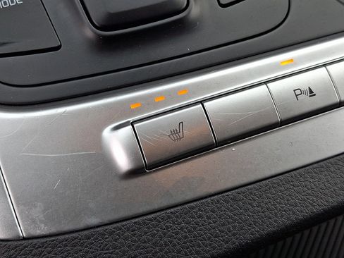 Used 2025 Kia Carnival image 25