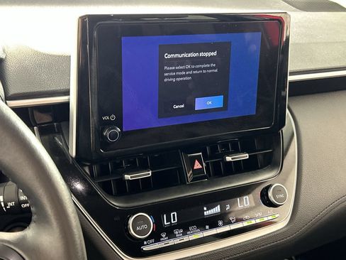 Used 2025 Toyota Corolla Cross XLE FWD image 16