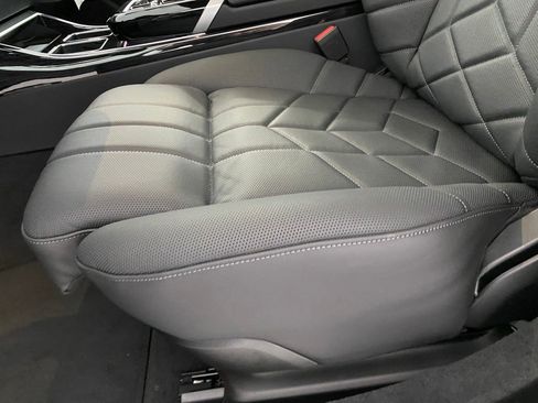 Used 2026 BMW 750e xDrive w/ Executive Package AWD/4WD image 12