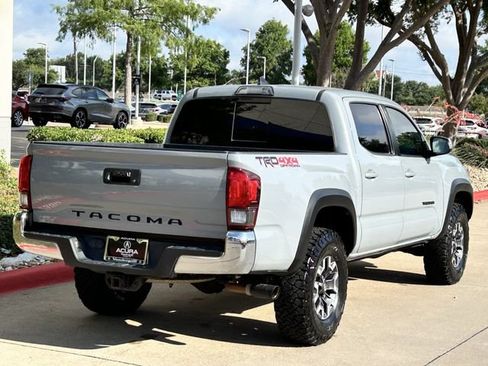 Used 2019 Toyota Tacoma TRD Off-Road AWD/4WD image 4