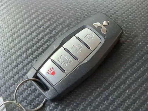 Used 2023 Mitsubishi Outlander SE AWD/4WD image 28