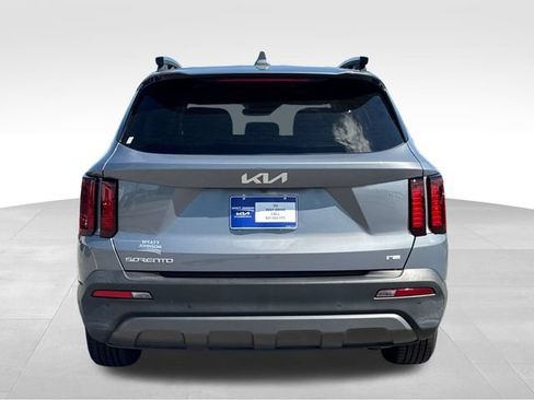 Used 2023 Kia Sorento S AWD/4WD image 4