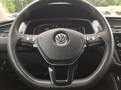 Used 2020 Volkswagen Tiguan SEL AWD/4WD image 26