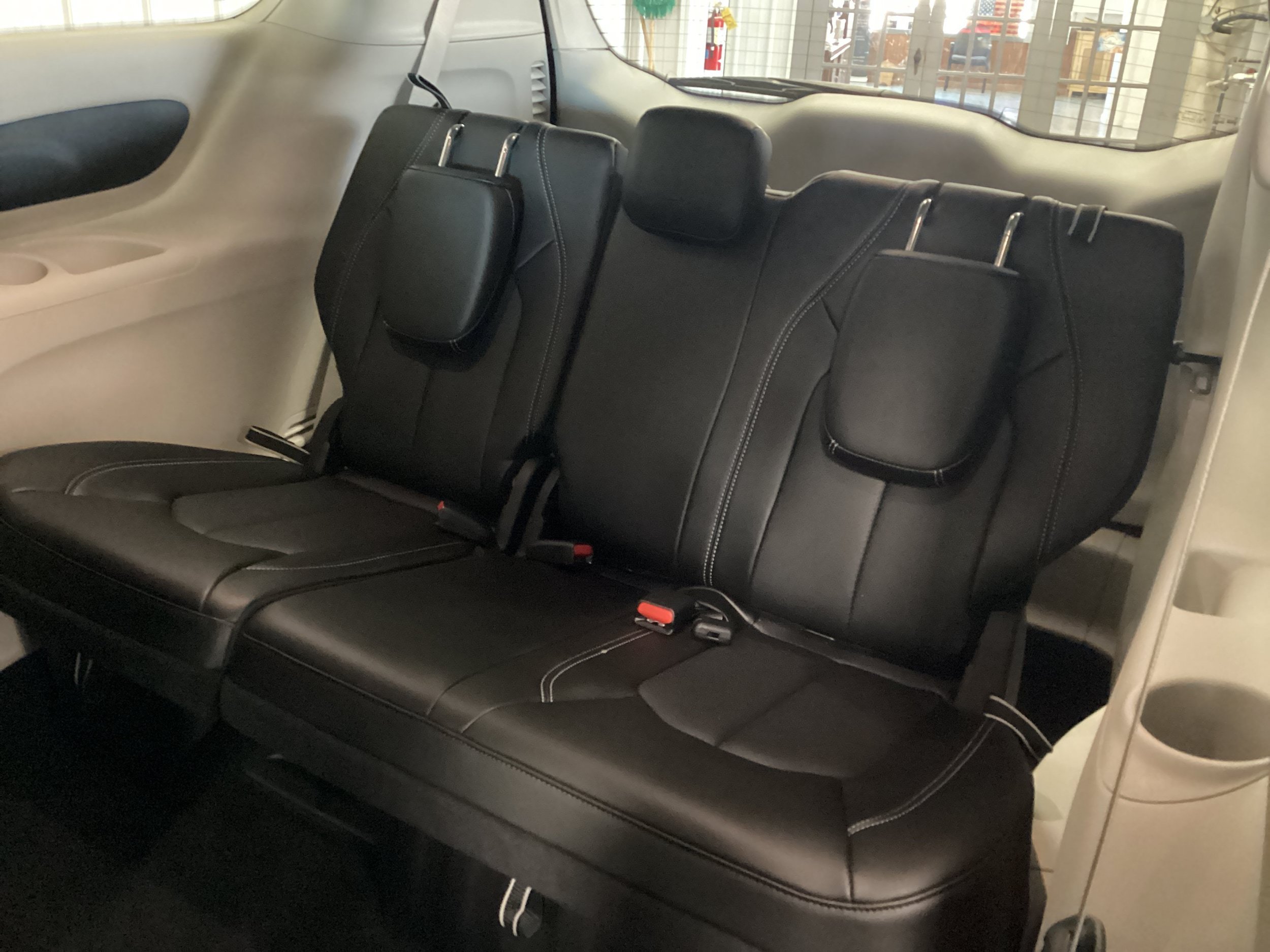 Used 2024 Chrysler Pacifica Touring-L AWD/4WD image 33