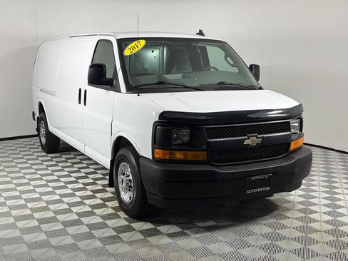 Used 2017 Chevrolet Express 3500 Extended RWD image 3