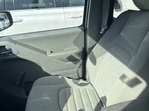 Used 2018 Nissan Frontier S image 3