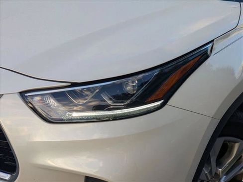 Used 2021 Toyota Highlander Limited FWD image 8